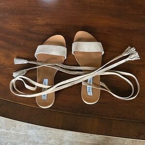 Steve Madden Kenzie Tan Suede Sandals with Tassel Tie-up Laces in size 8